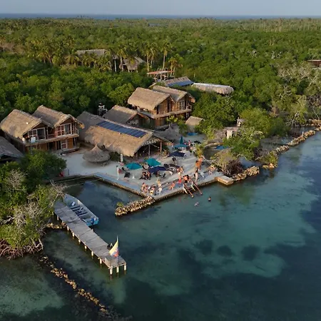 Santa Lova Eco-Hostel Isla Tintipan-2
